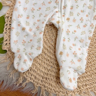 Macacão em Soft com Abertura em Zíper Florzinhas Salmao - Off White